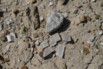 Fund von Kristallen im Altyn-Emel-Nationalpark